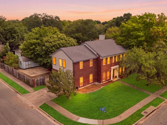 502 Cedar LN