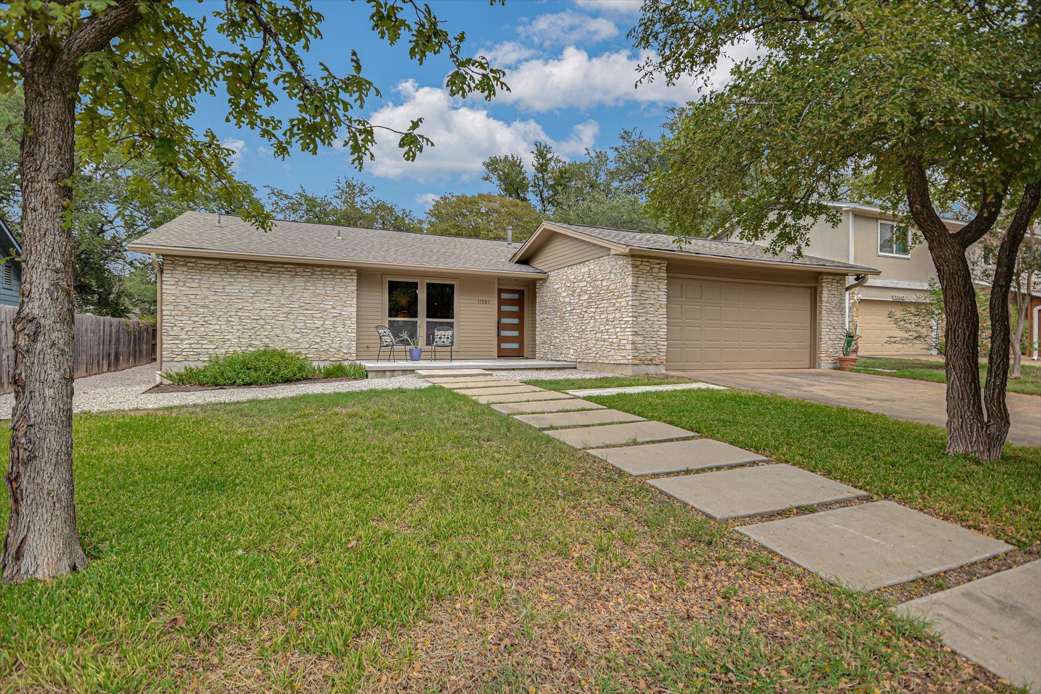 11509 Heathrow DR