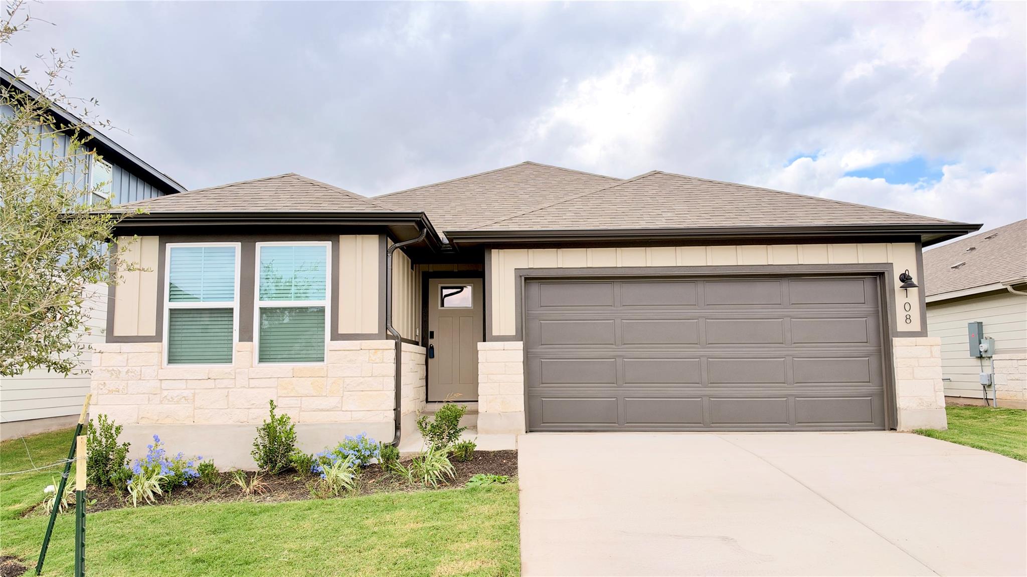 108 Woodbrook DR