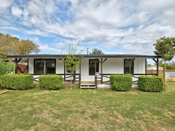 208 Hitching Post DR