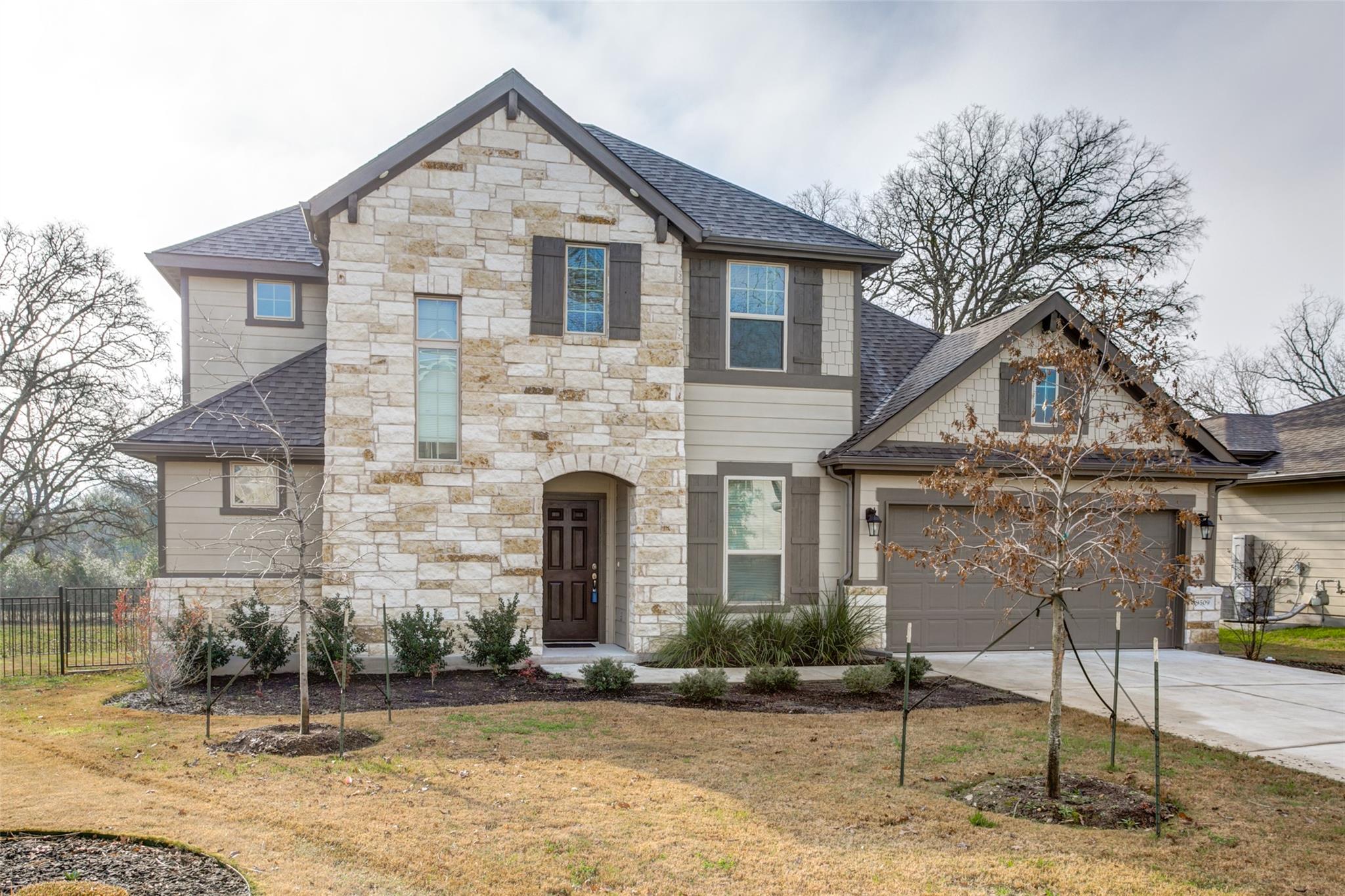 9509 McKnight LOOP