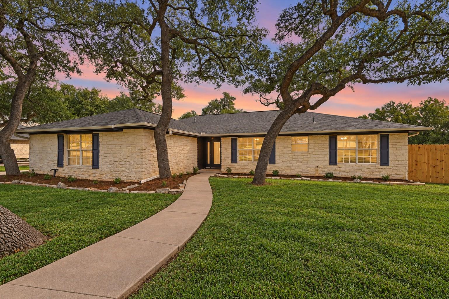 600 Meadow Oaks DR