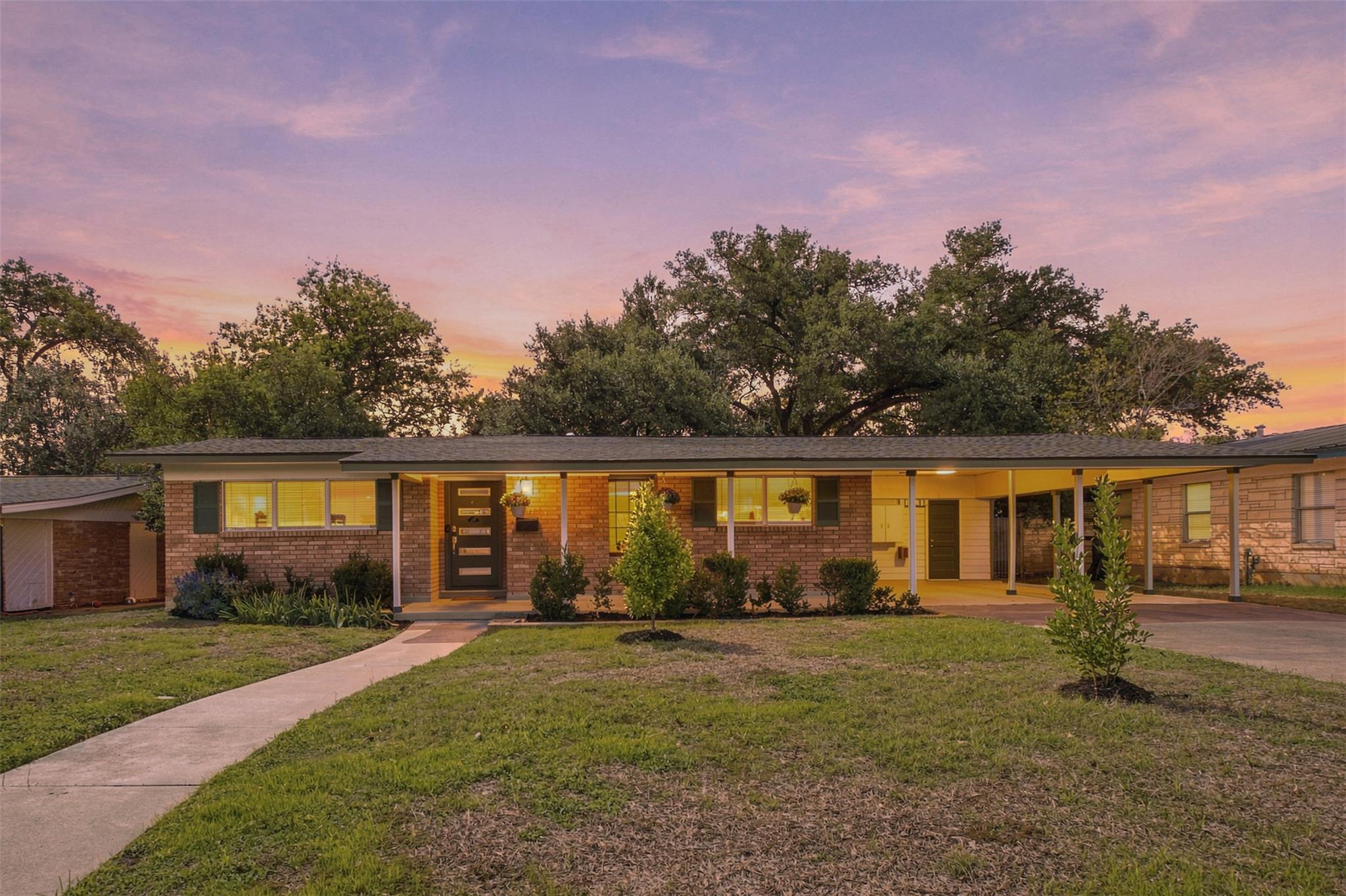 ac232a98-0e56-4a50-8061-9e0255290cb6 1419 Cloverleaf DR