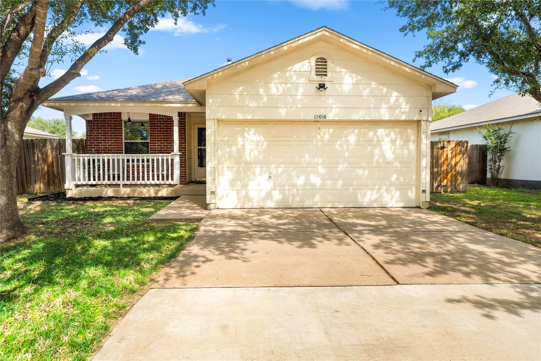 ad1983c5-6bd4-407d-b1a8-38be2872a10e 15016 Stave Oak LN