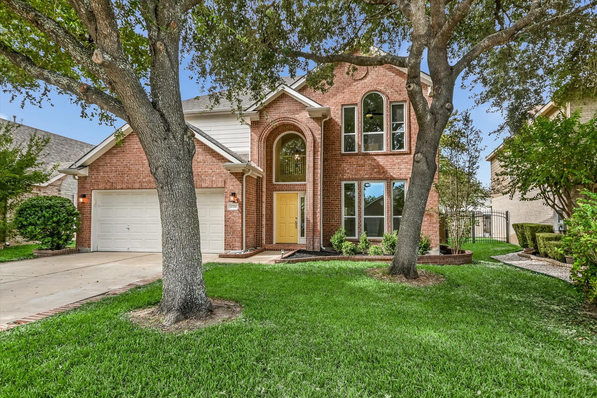 1722 Fallen Leaf LN