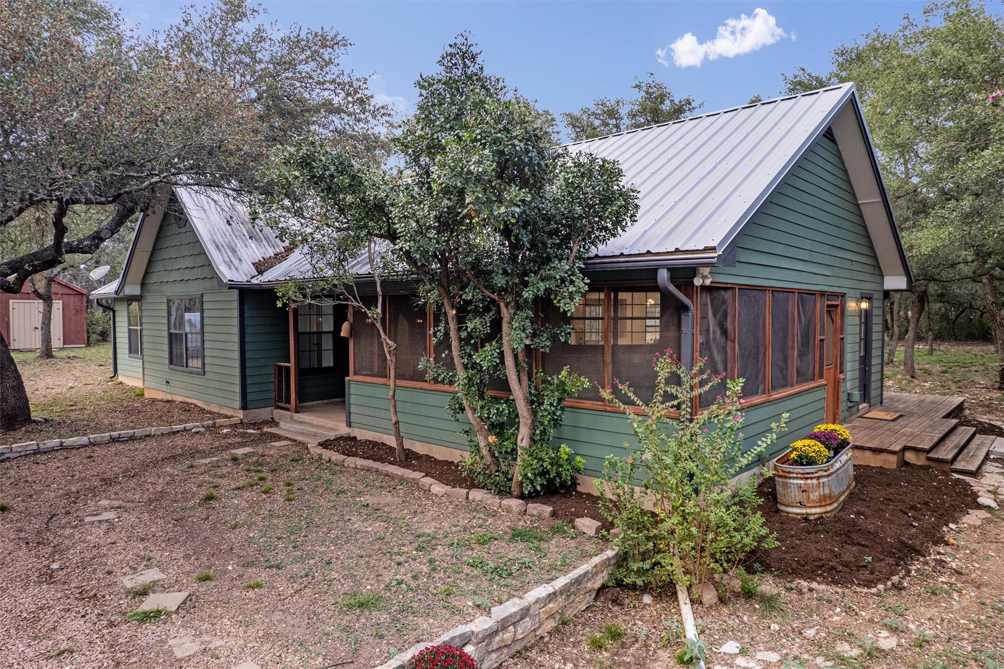 204 Lakeshore DR