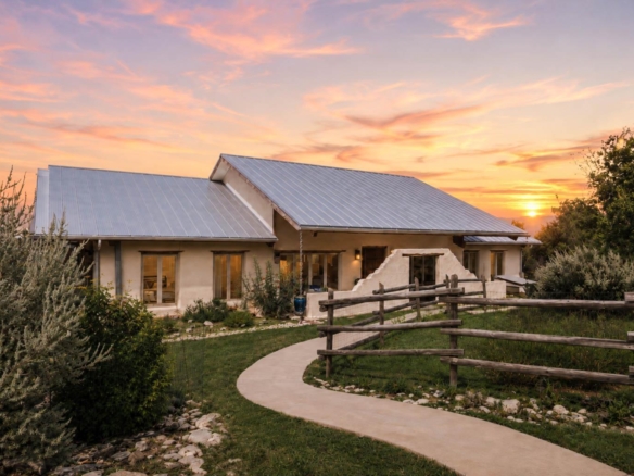 901 Old Red Ranch RD