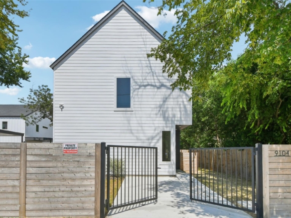 9104 Georgian DR
