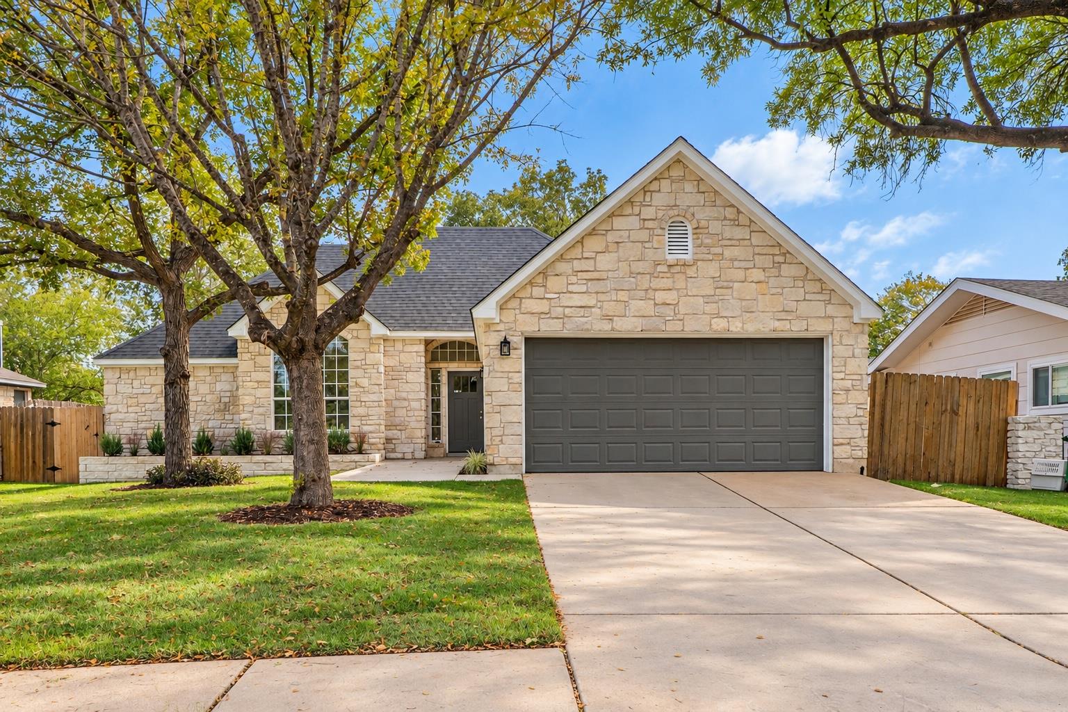 3208 Rockhurst LN