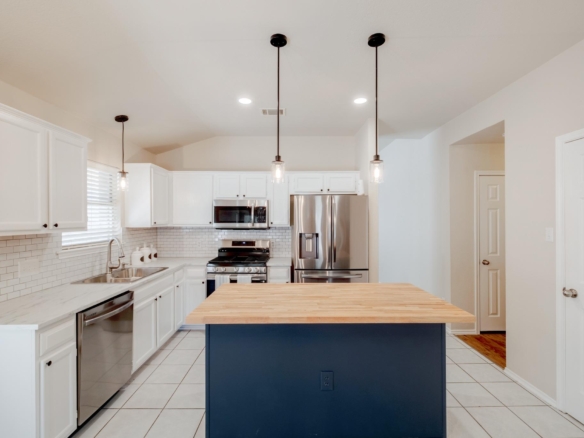 3704 Kissman DR