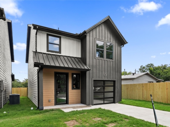 303 Hackberry LN