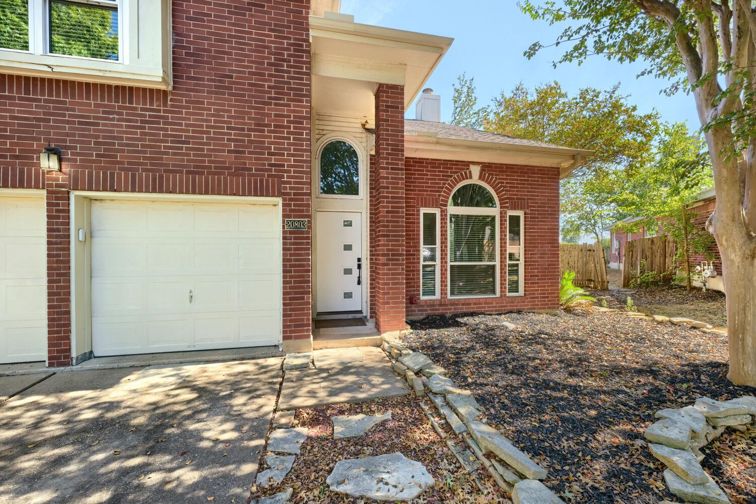 20803 Trotters LN