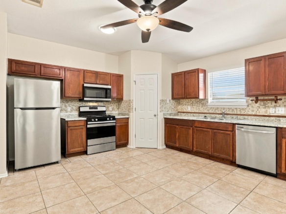 338 Oxford DR
