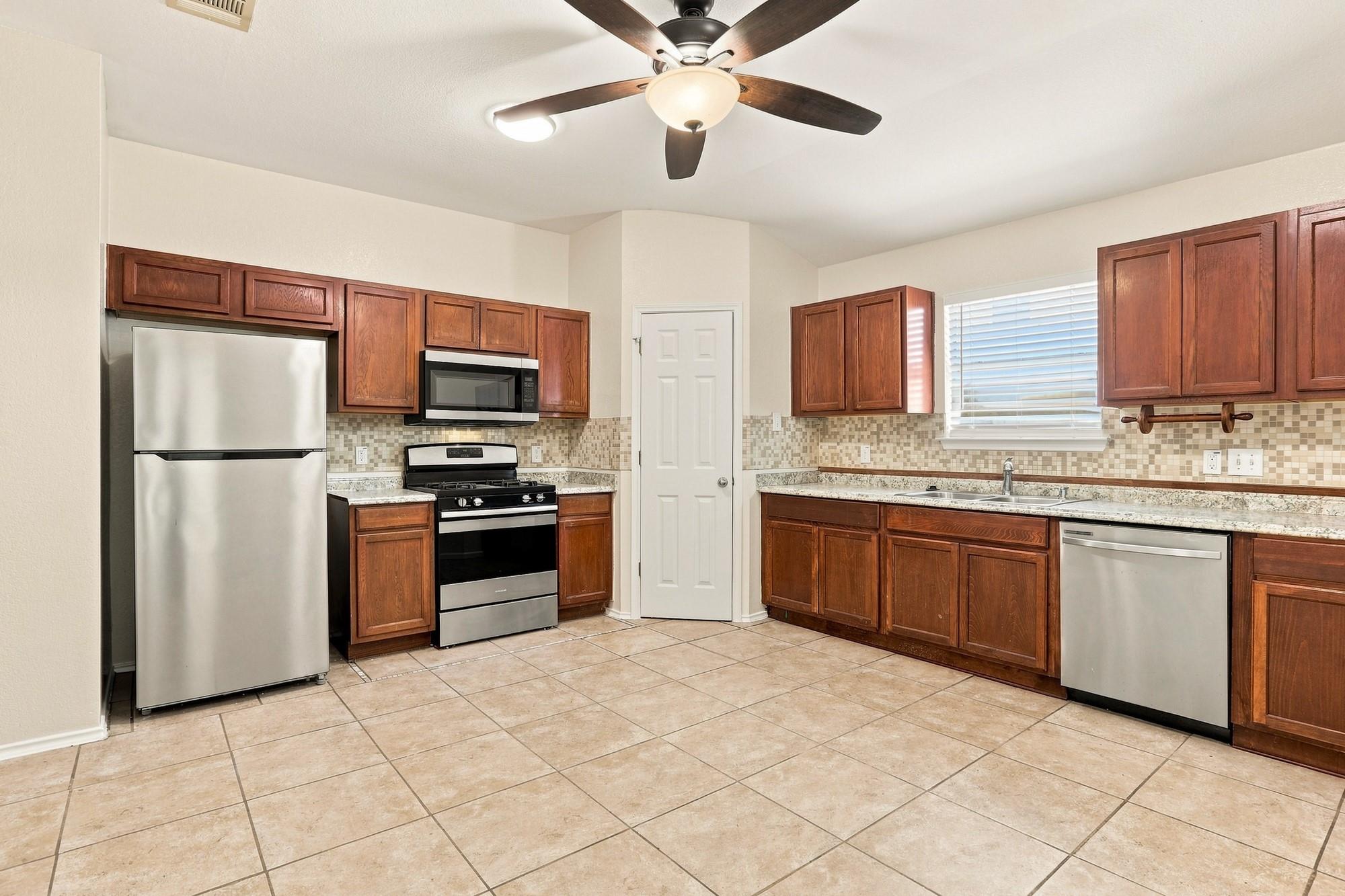 338 Oxford DR