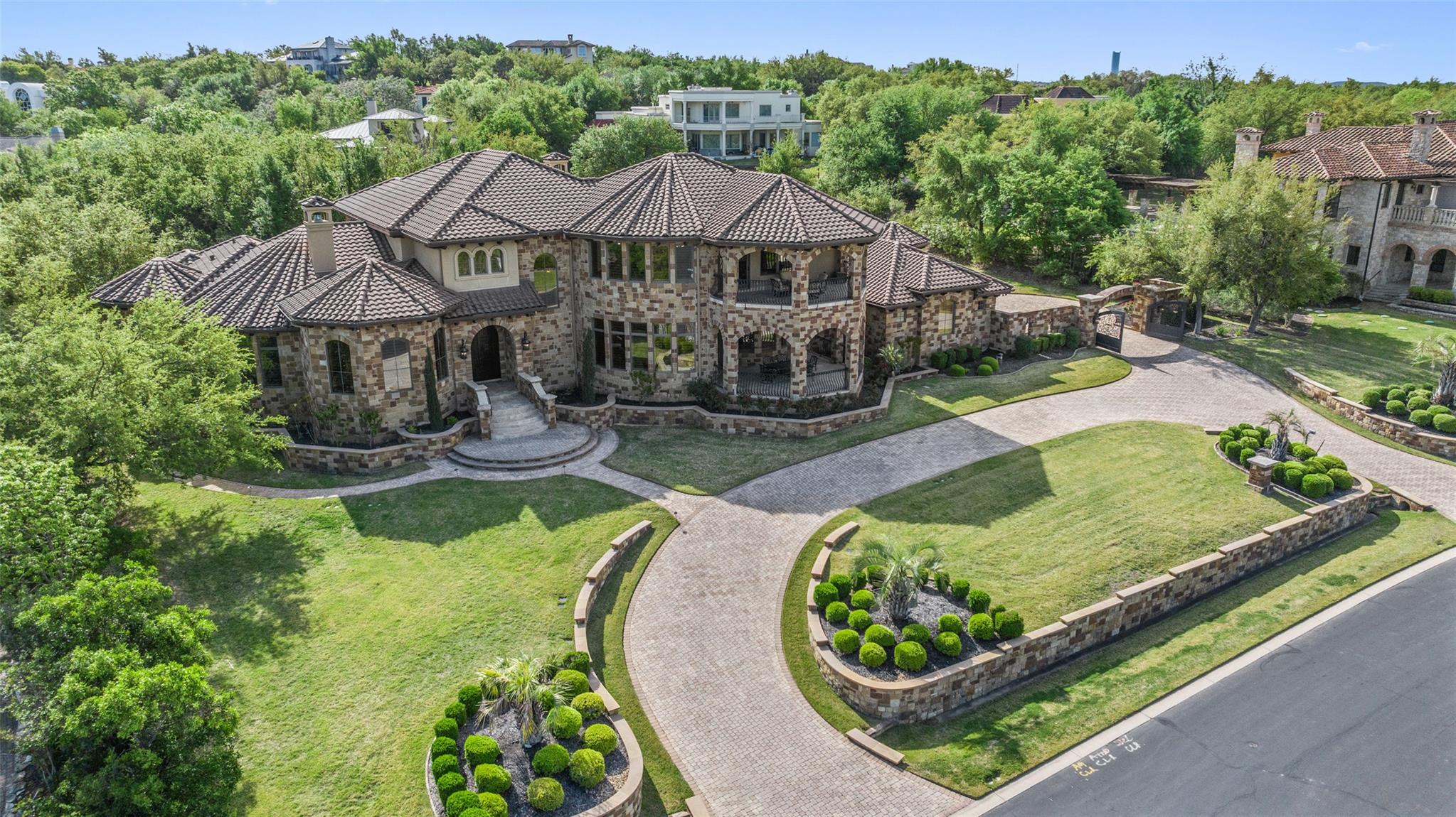 210 Costa Bella DR