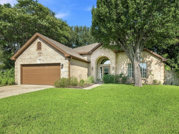 302 Carriage Hills DR