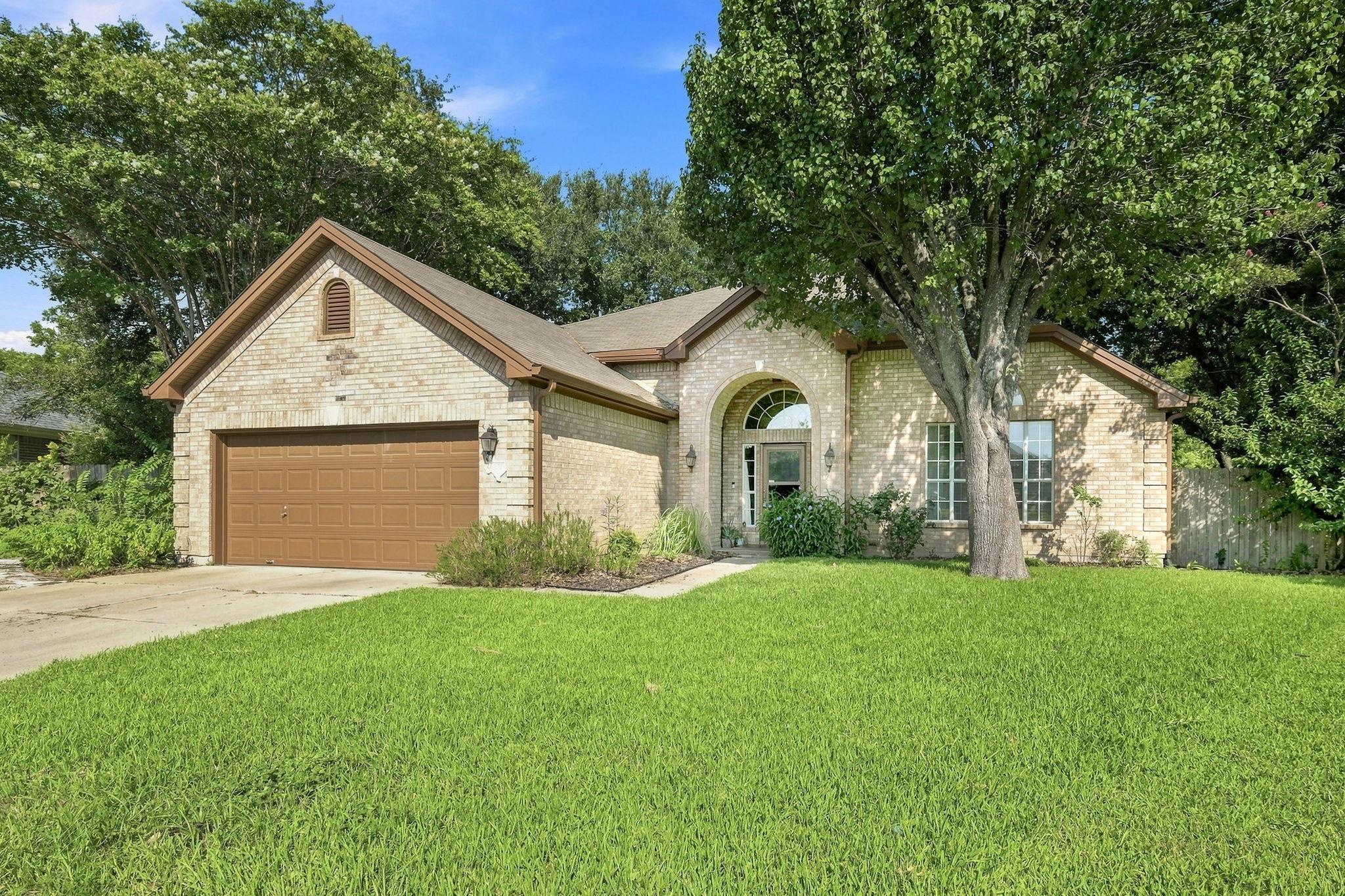302 Carriage Hills DR