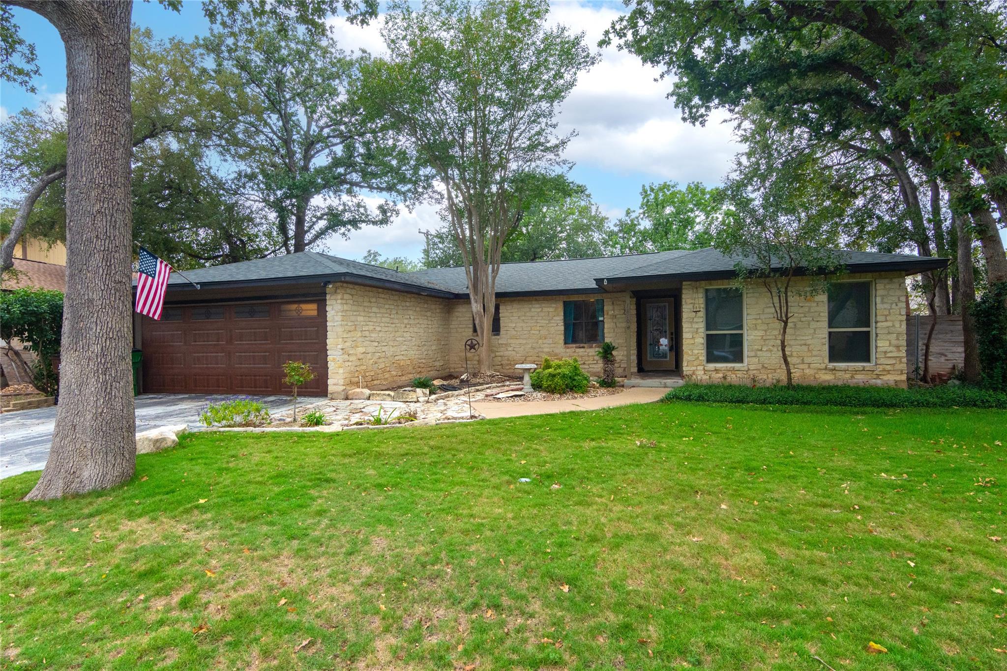 1810 Hermitage DR