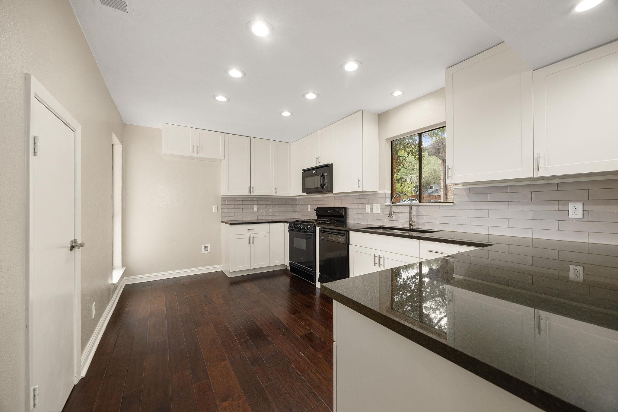 10408 Timbercrest LN