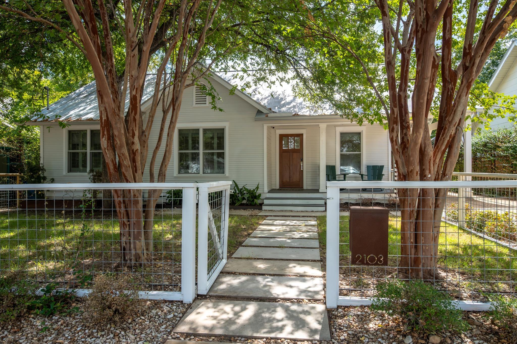 d5bd65d6-e015-40b5-9374-909e7ca31cde 2103 Oxford Ave