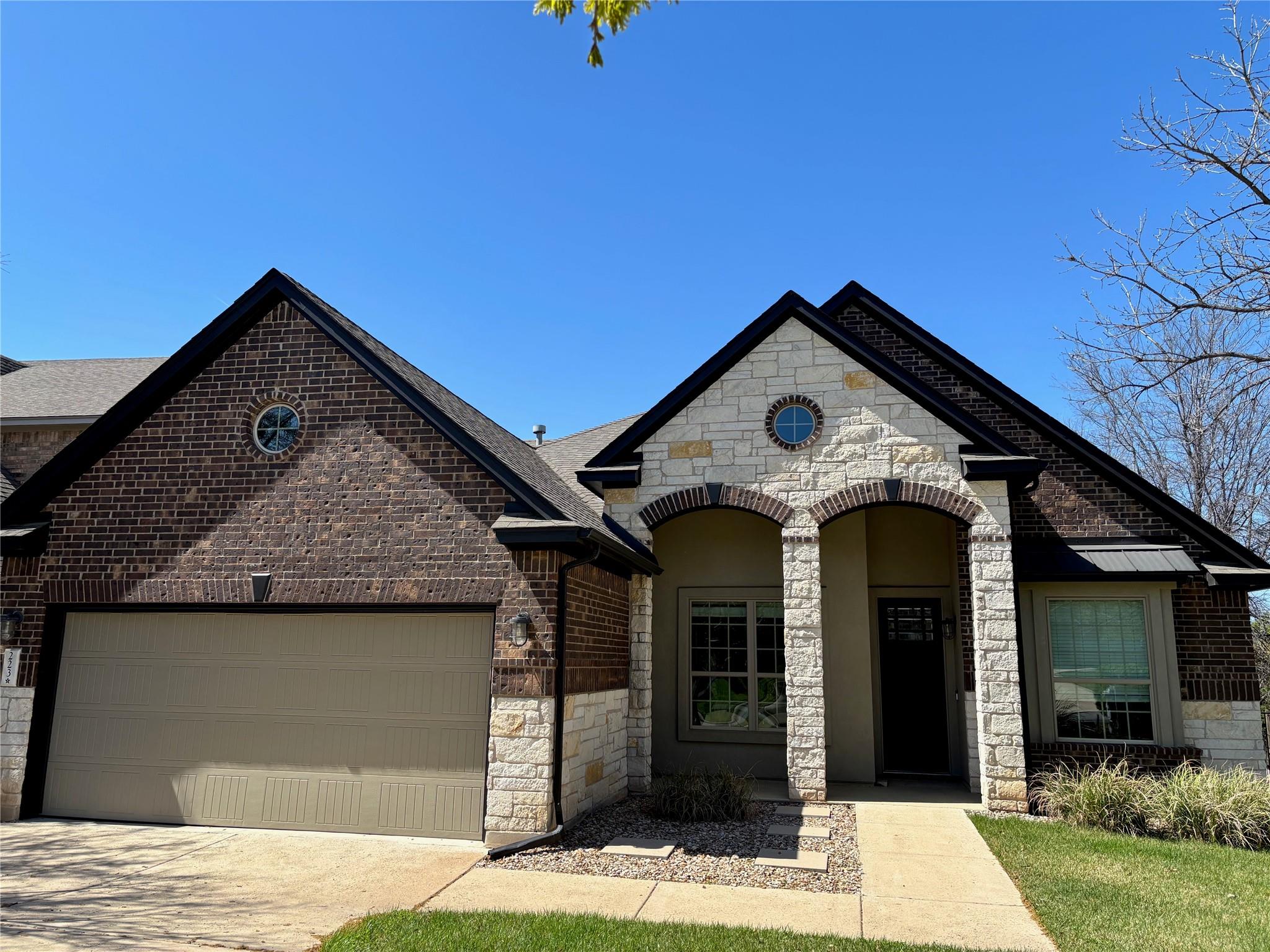 223 Bellagio DR