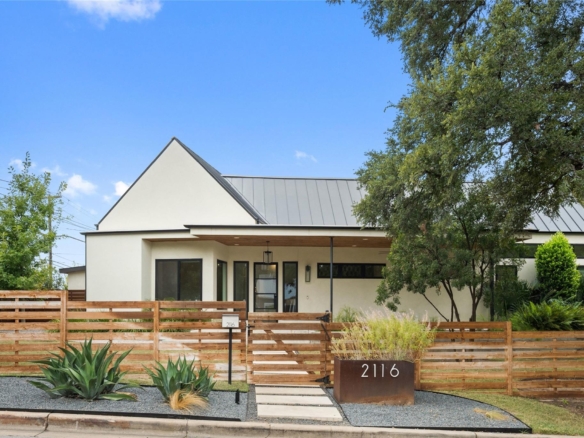 2116 Kenwood Ave