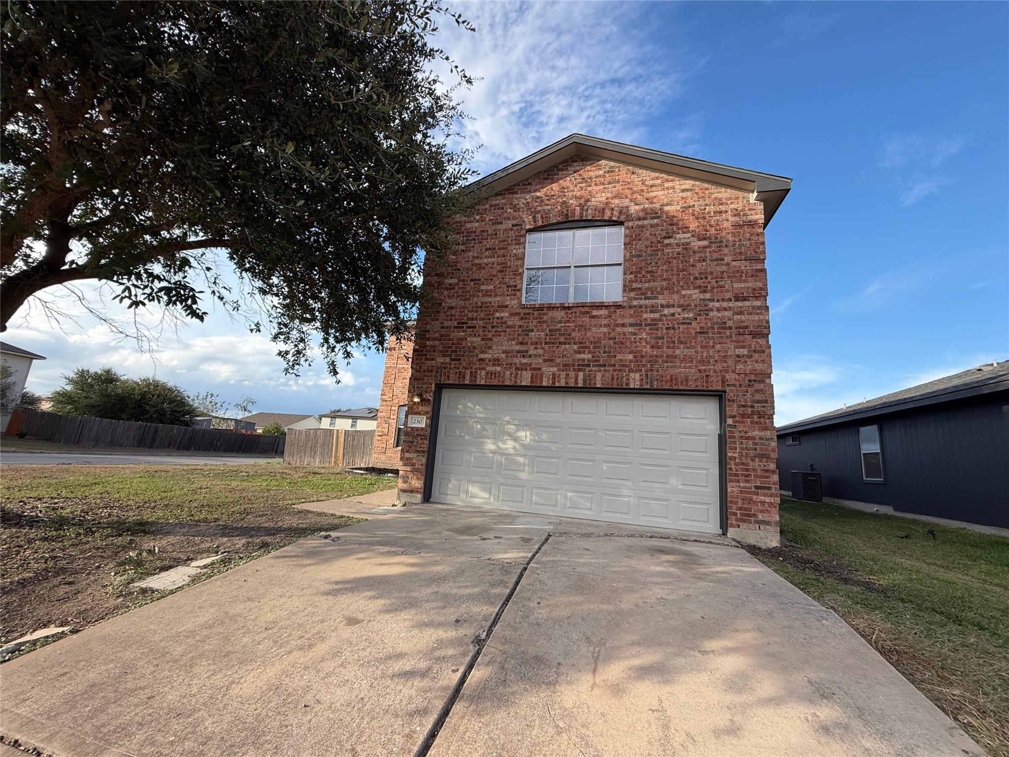 ebd18767-4678-487a-bc20-923b681792f7 230 Phillips ST