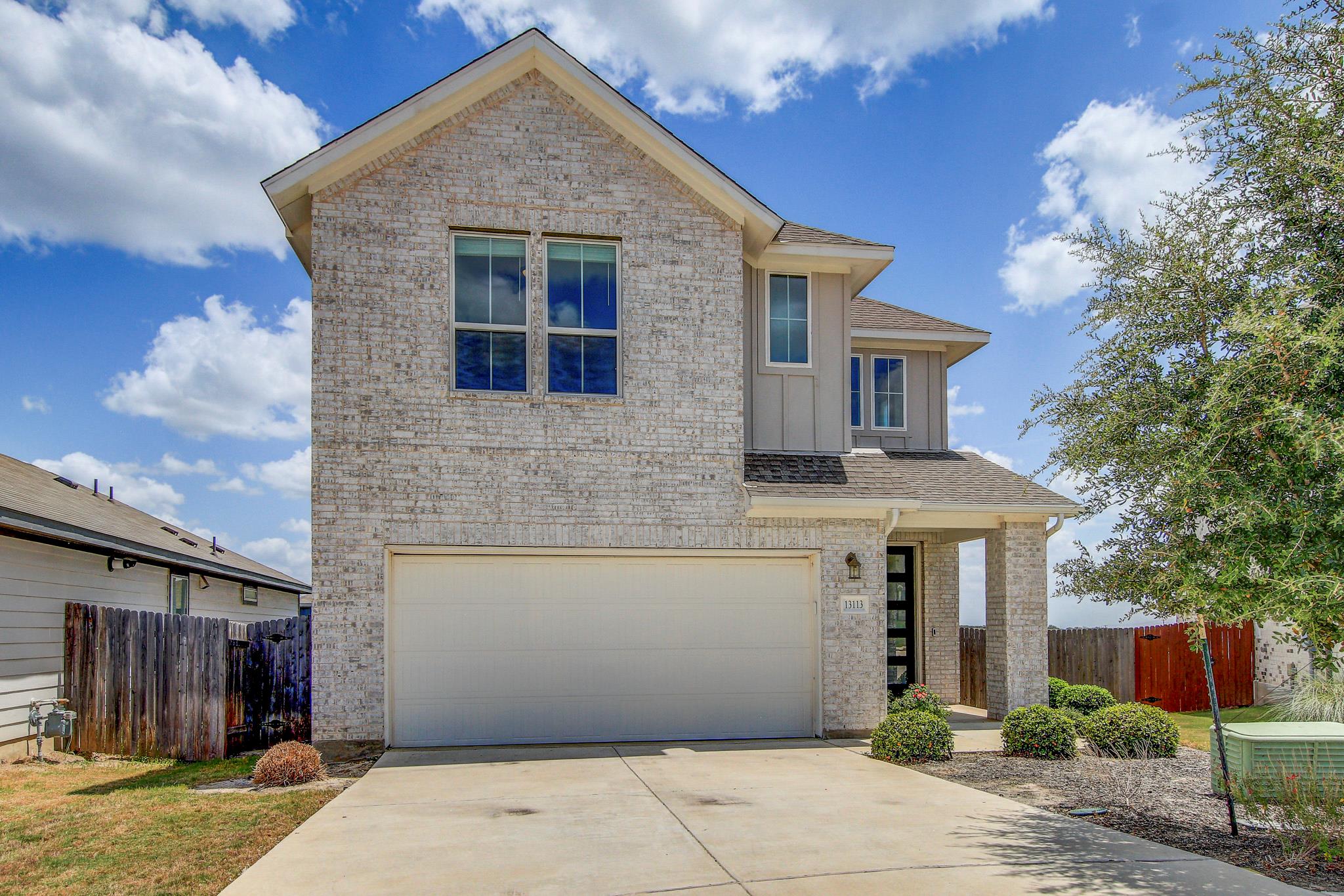 13113 Barrister LN
