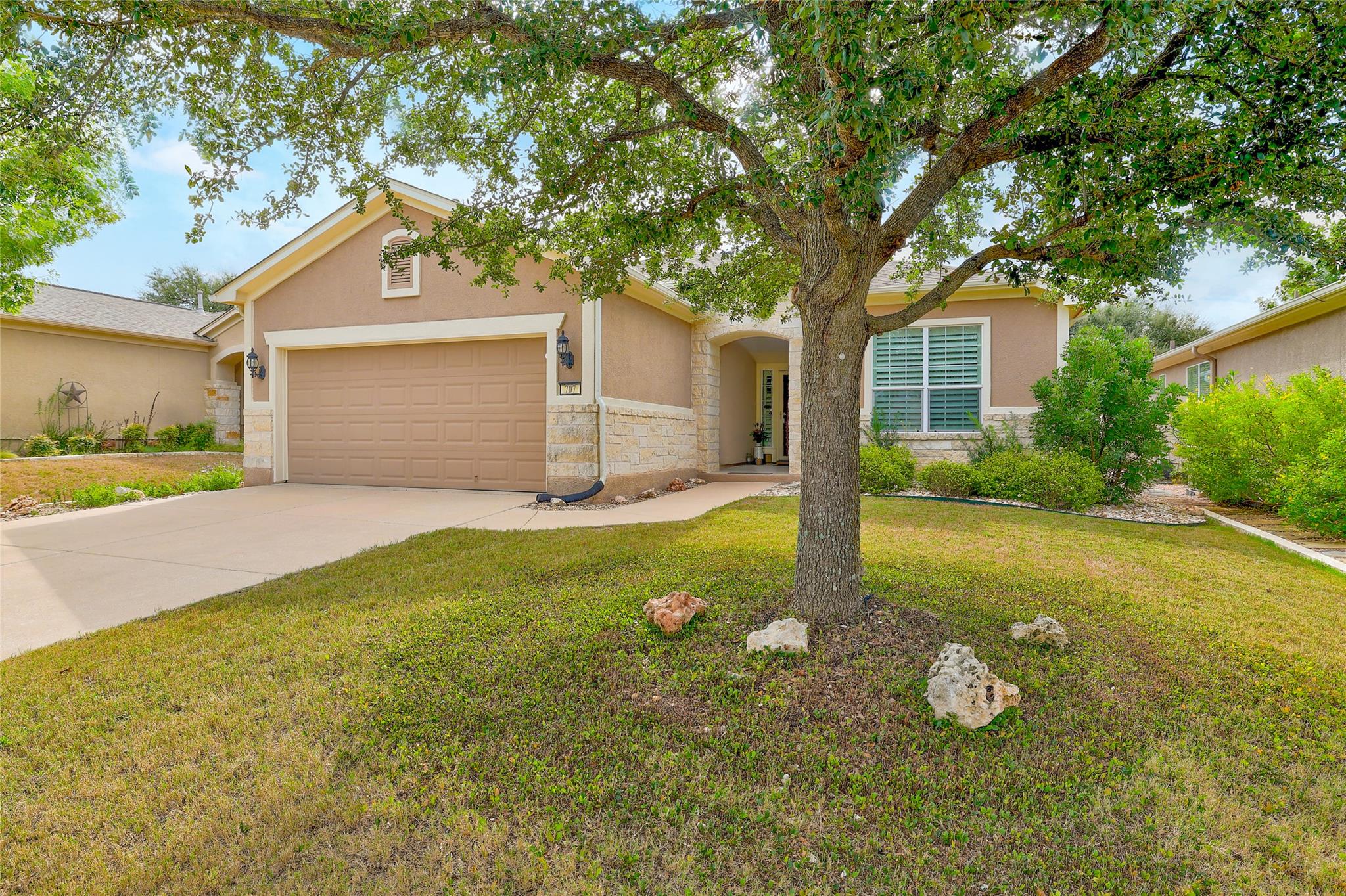707 Apache Mountain LN