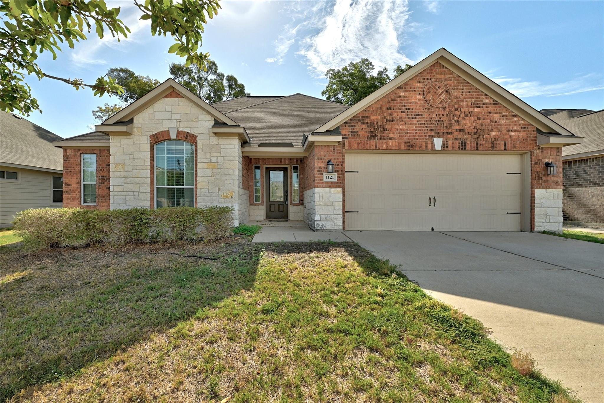 1121 Violet LN
