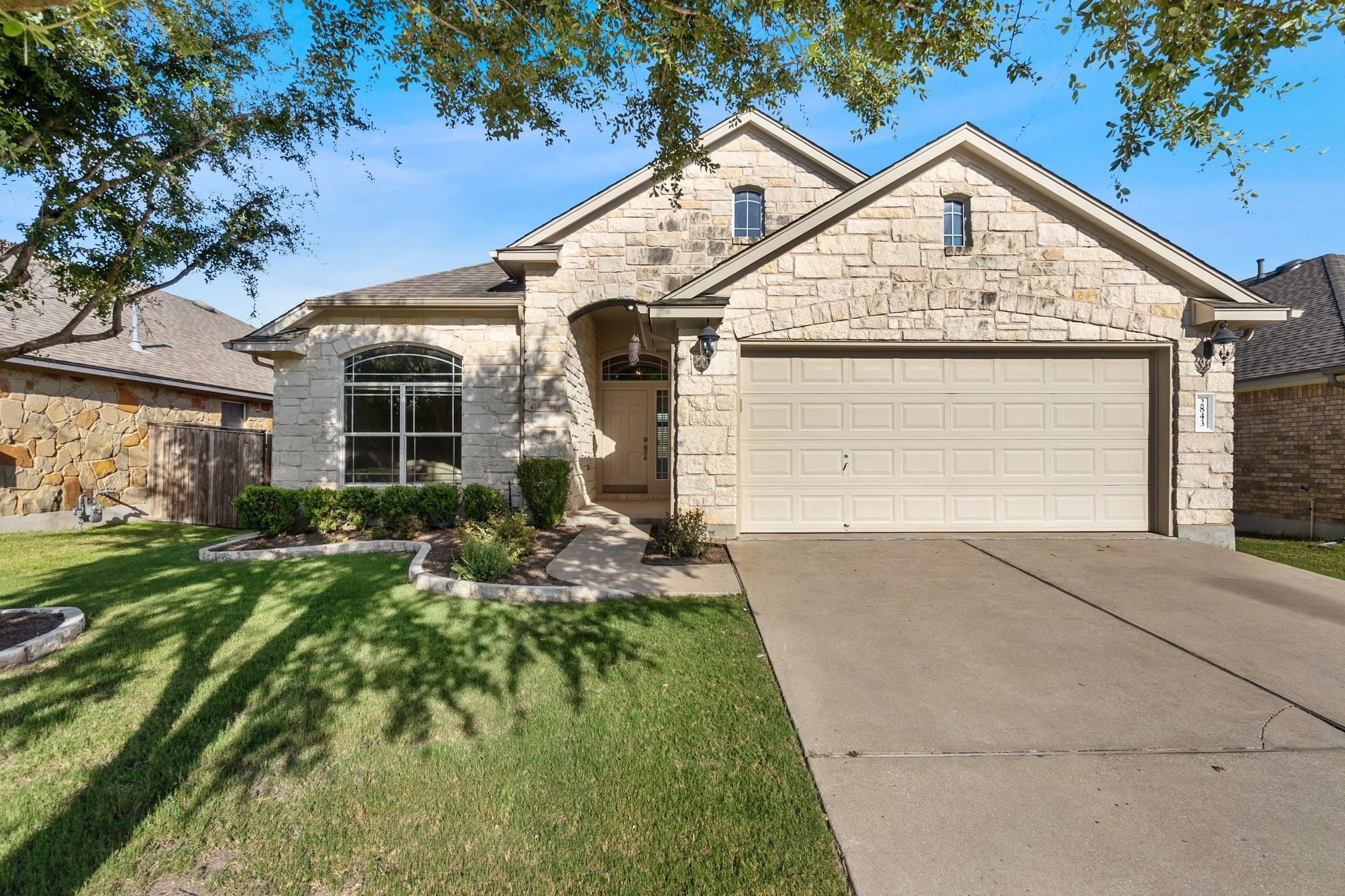 2843 Angelina DR